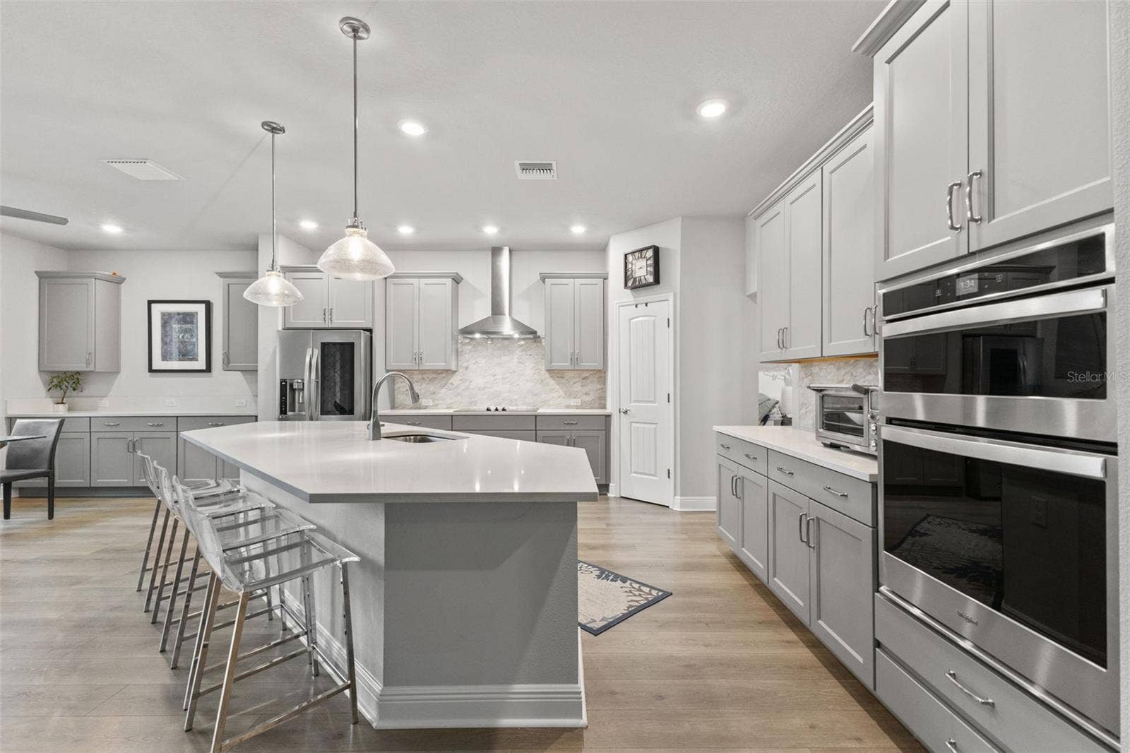 4009 W CARMEN STREET, Tampa, FL 33609 built in oven