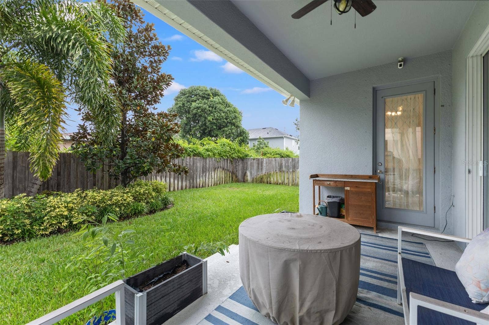4009 W CARMEN STREET, Tampa, FL 33609 fully fenced tropical backyard