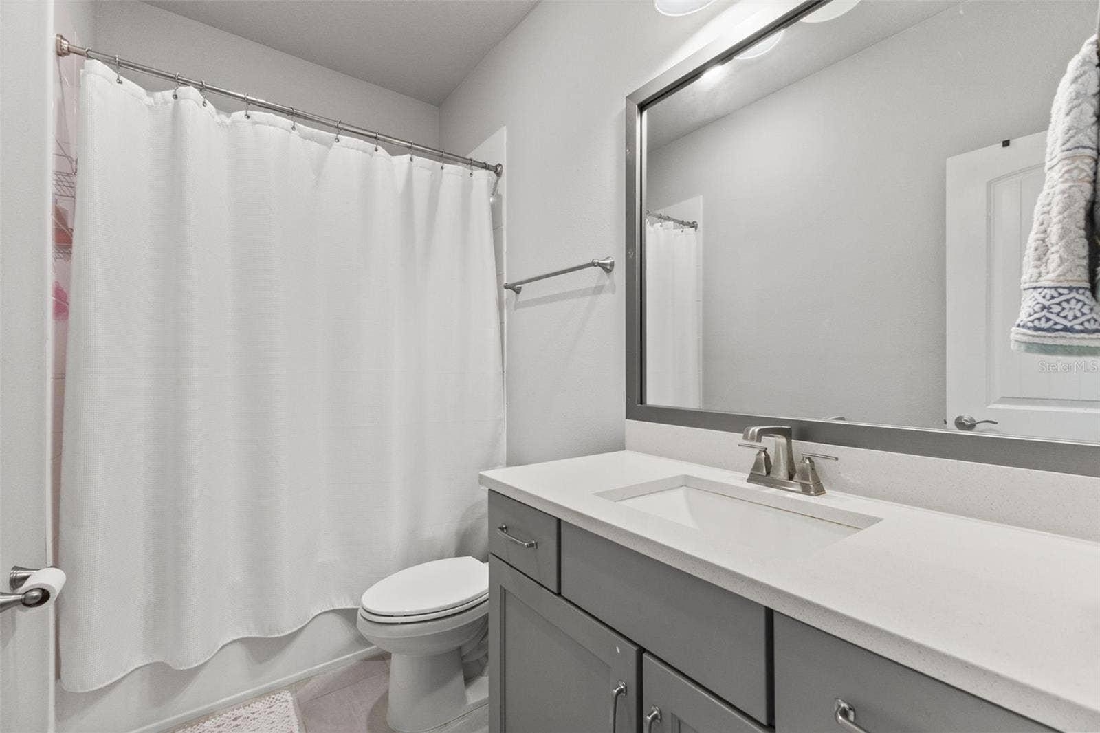 4009 W CARMEN STREET, Tampa, FL 33609 secondary upstairs bath