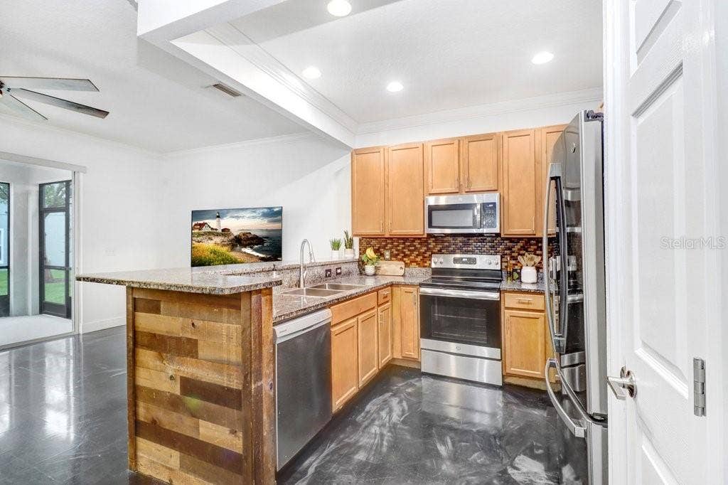 6818 46TH LANE N, Pinellas Park, FL 33781 Kitchen