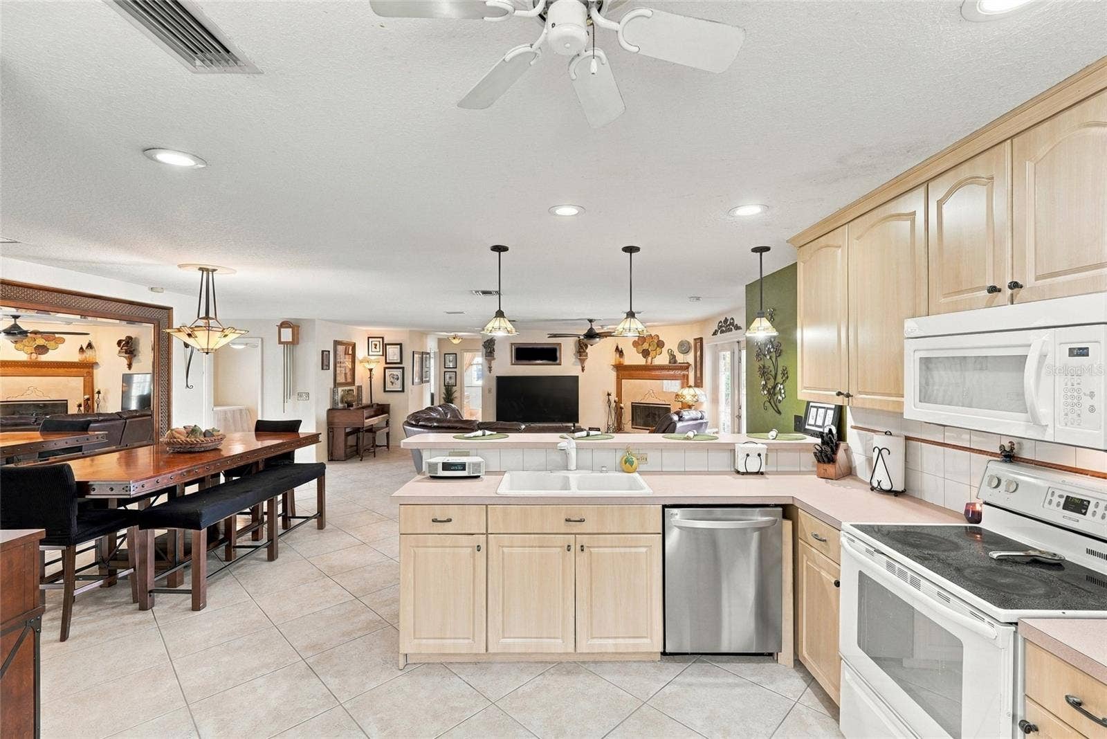 9606 62ND AVENUE N, St Petersburg, FL 33708 9606 62ND AVENUE N, St Petersburg, FL 33708