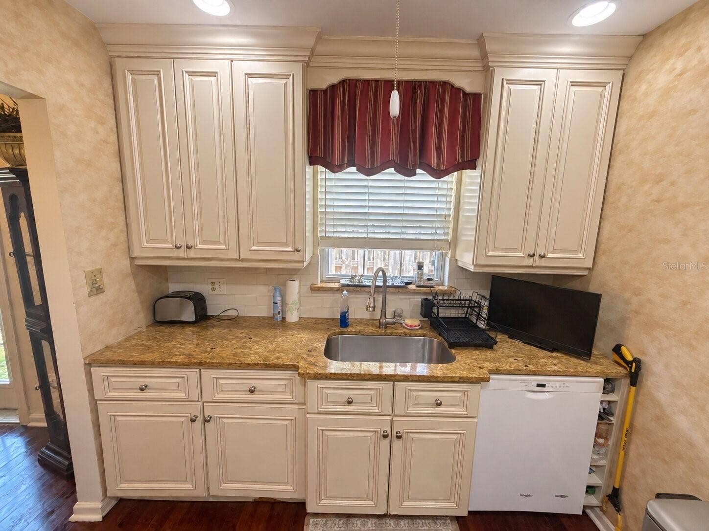 1323 S SHADE AVENUE, Sarasota, FL 34239 1323 S SHADE AVENUE, Sarasota, FL 34239