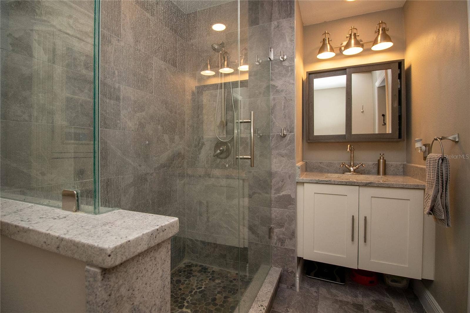 1640 CAPE HOPE AVENUE NE, #2, St Petersburg, FL 33702 Primary bath