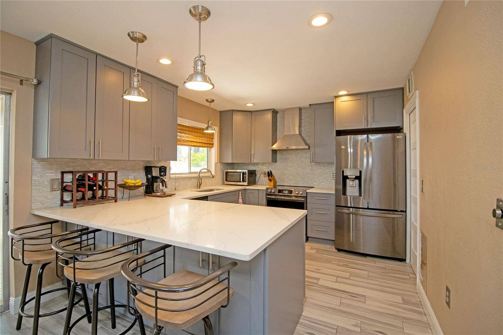 1640 CAPE HOPE AVENUE NE, #2, St Petersburg, FL 33702 Gorgeous quartz counters.