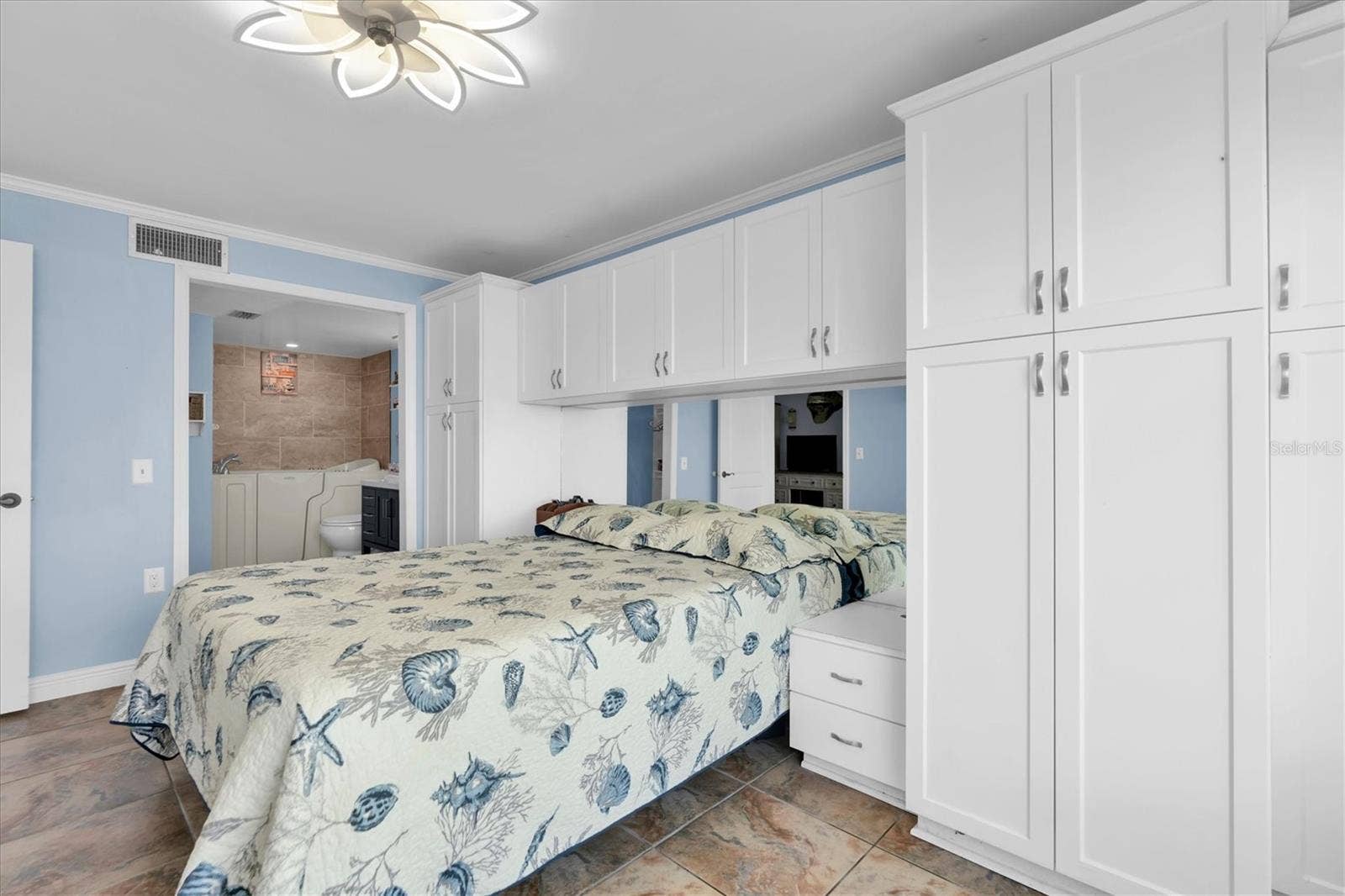6372 PALMA DEL MAR BOULEVARD S, #111, St Petersburg, FL 33715