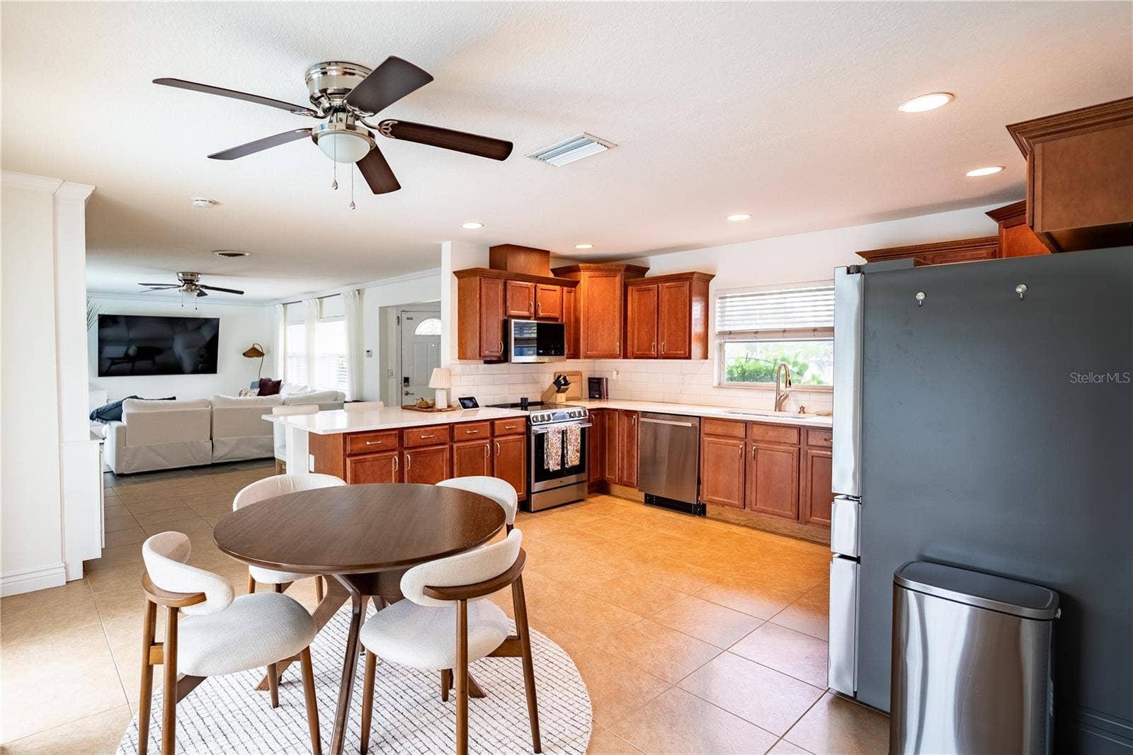 686 SOUTHWEST BOULEVARD N, St Petersburg, FL 33703 686 SOUTHWEST BOULEVARD N, St Petersburg, FL 33703