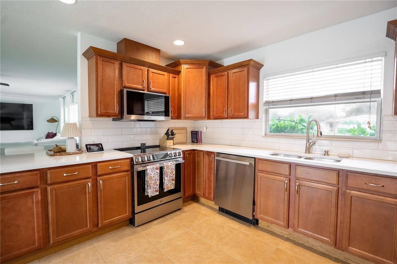 686 SOUTHWEST BOULEVARD N, St Petersburg, FL 33703 686 SOUTHWEST BOULEVARD N, St Petersburg, FL 33703