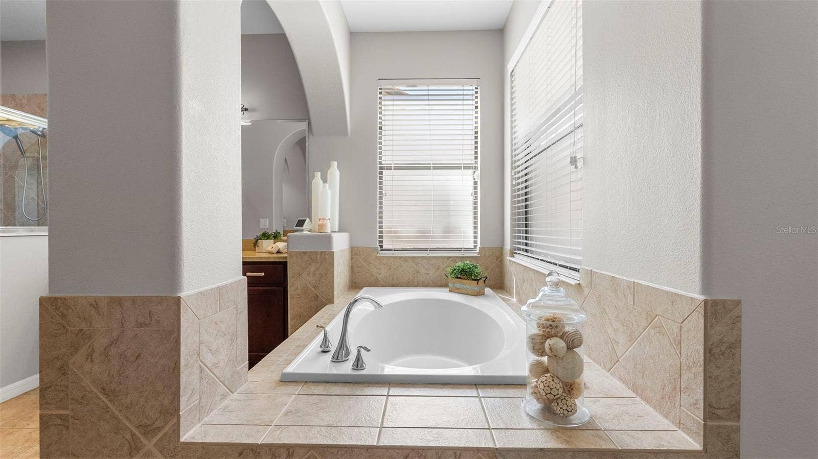 Primary En-Suite-Soaking Tub