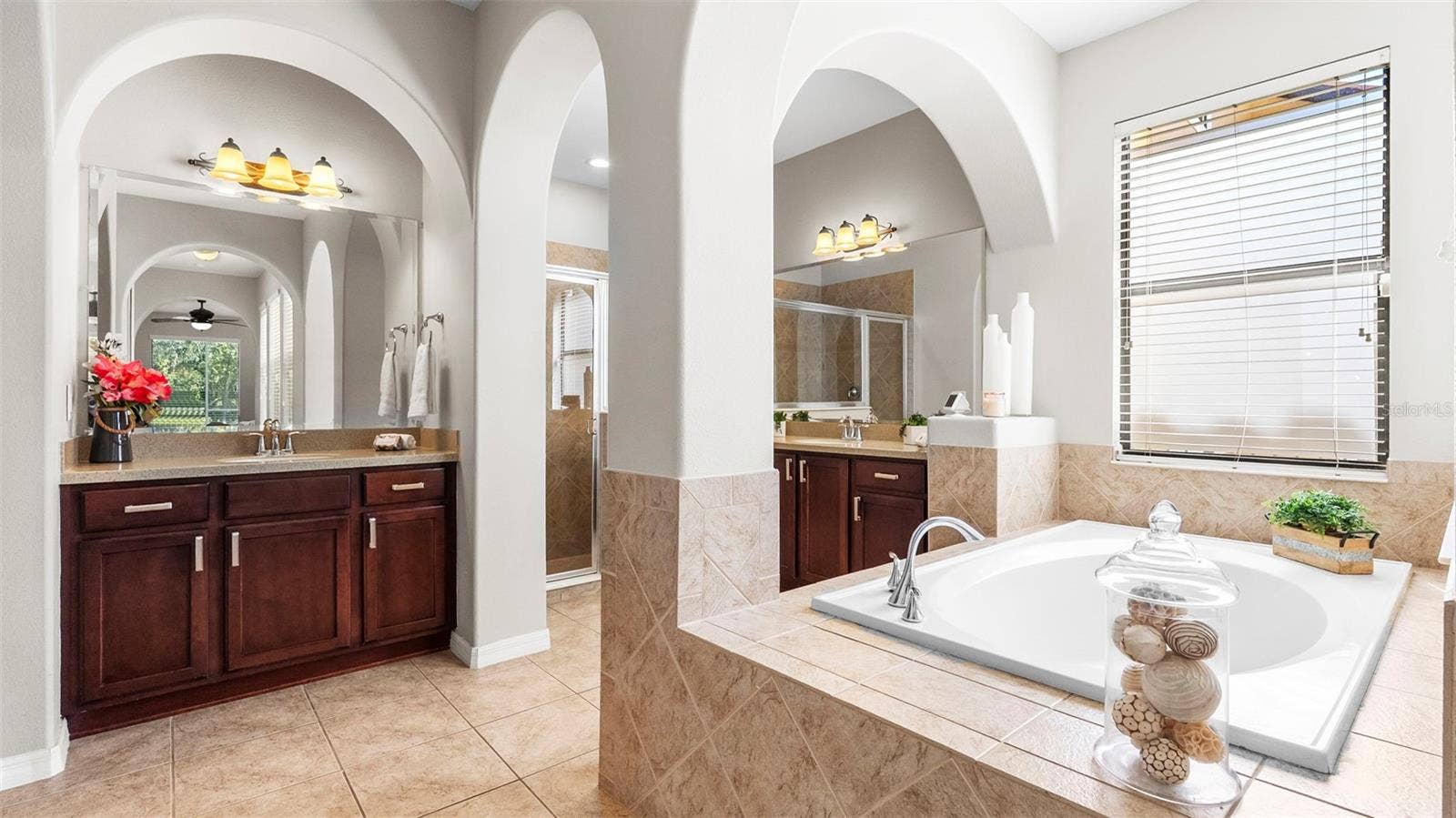 Primary En-Suite-Soaking Tub
