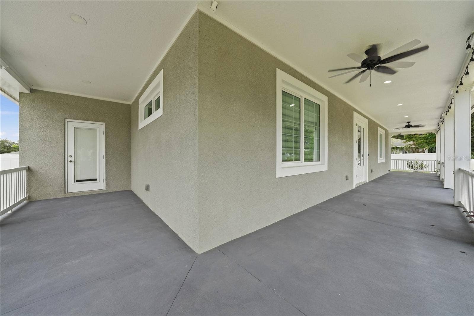 608 4TH STREET SW, Largo, FL 33770 Wrap around porch seating