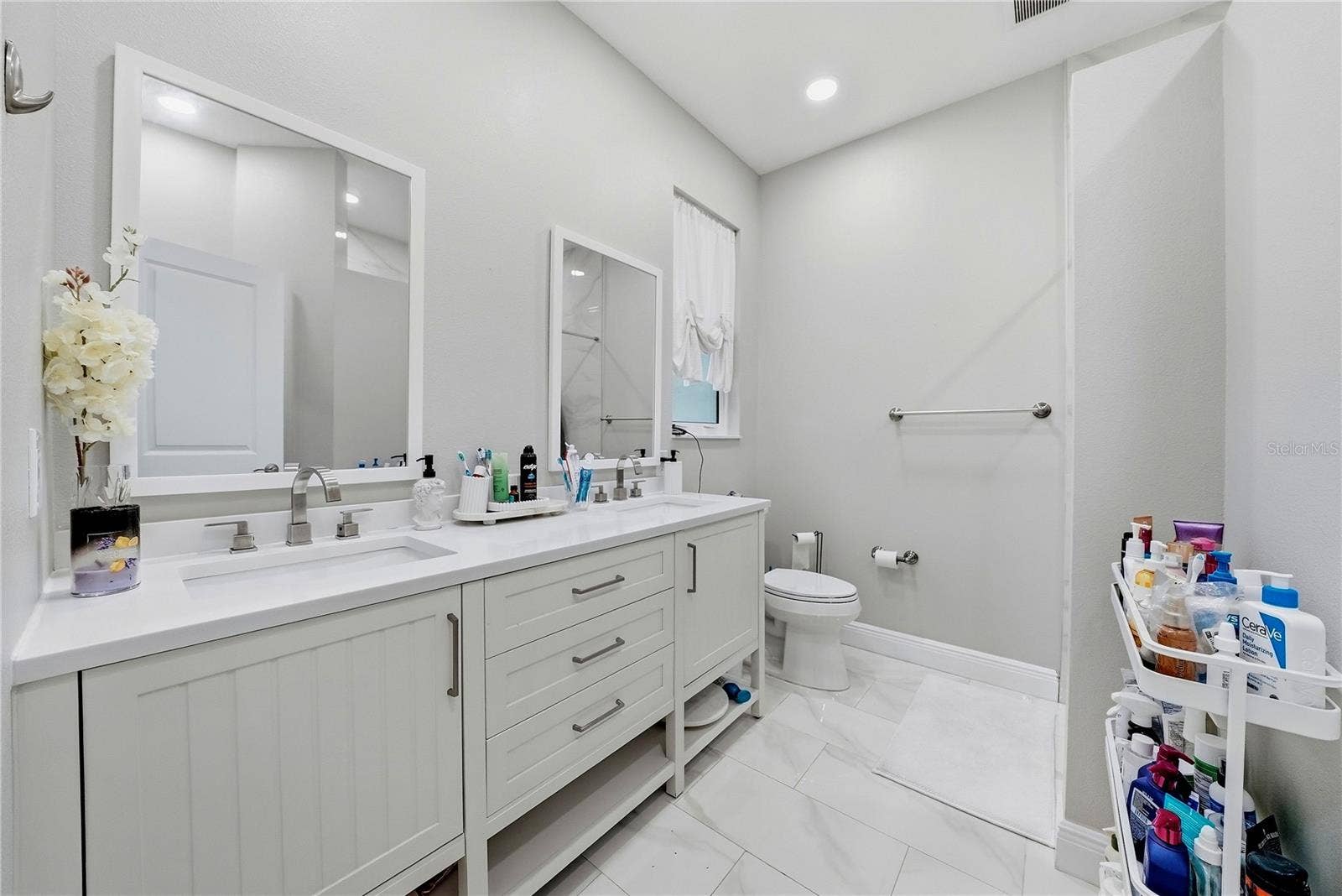608 4TH STREET SW, Largo, FL 33770 Primary bath