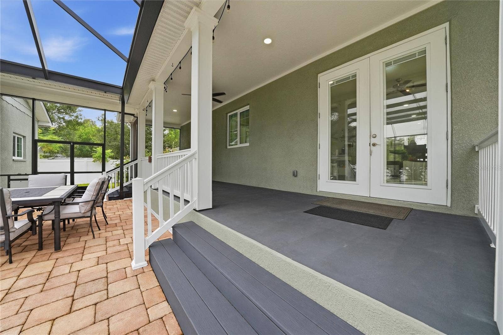 608 4TH STREET SW, Largo, FL 33770 Covered porch