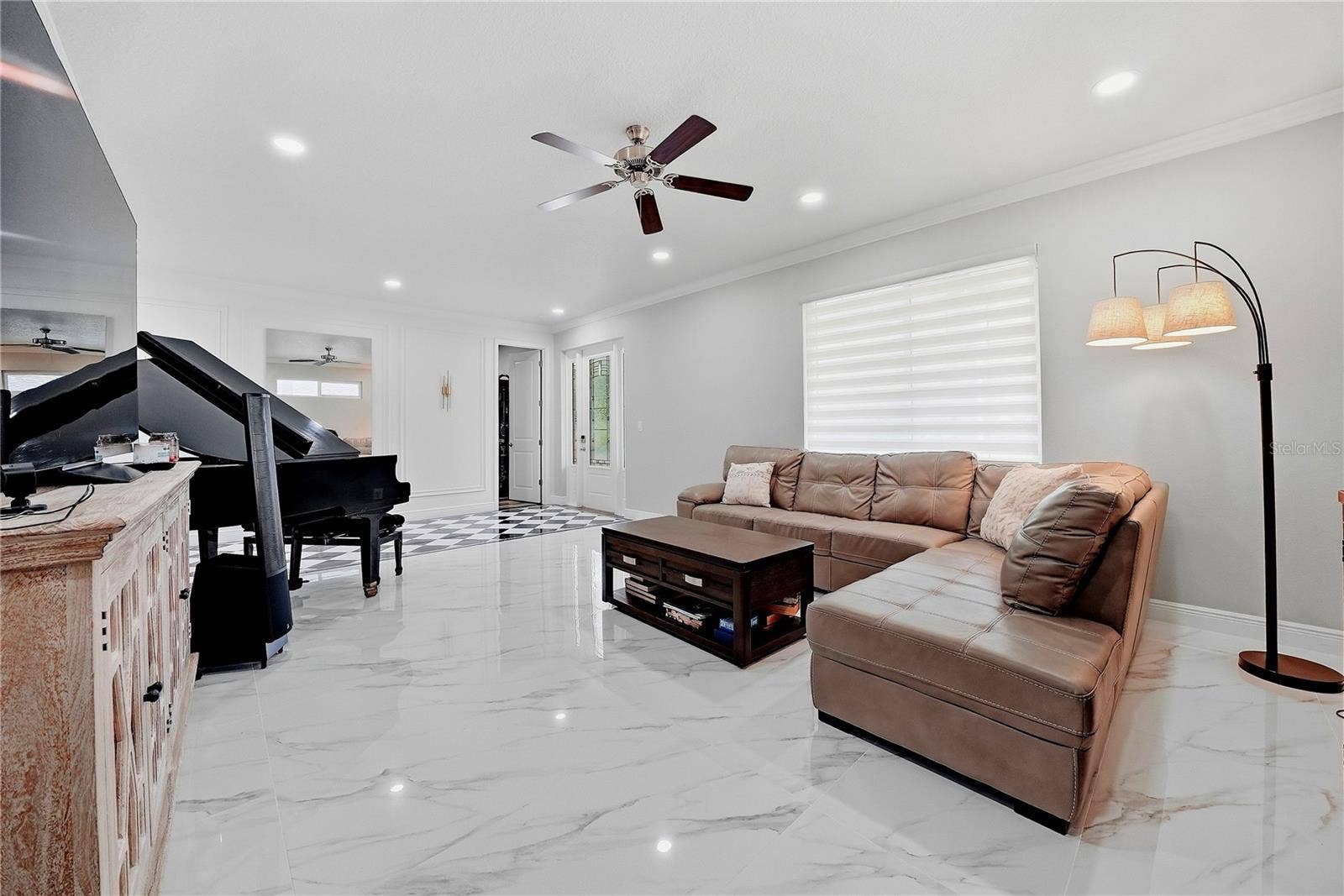 608 4TH STREET SW, Largo, FL 33770 Living room