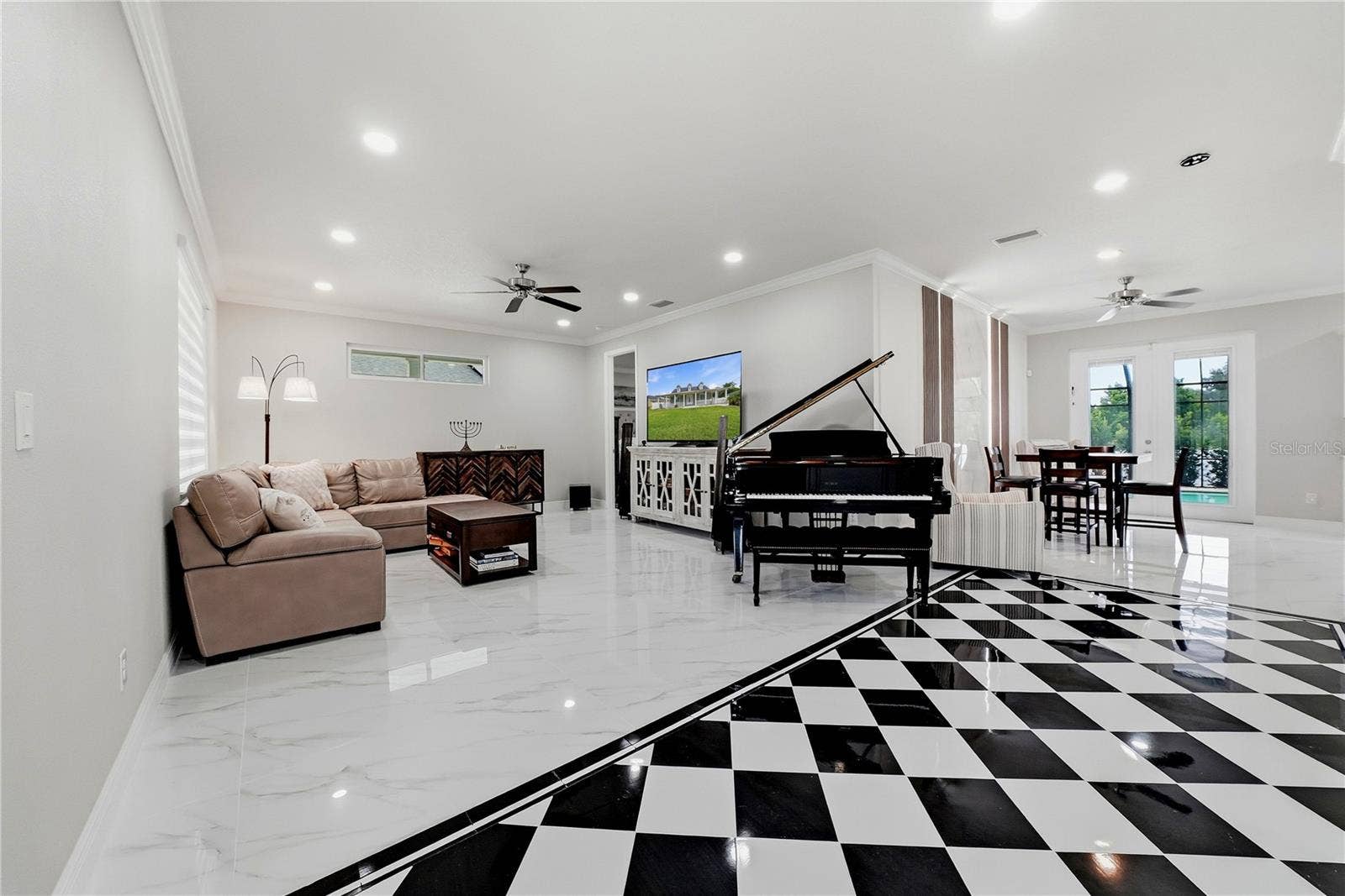 608 4TH STREET SW, Largo, FL 33770 Foyer/ Entryway