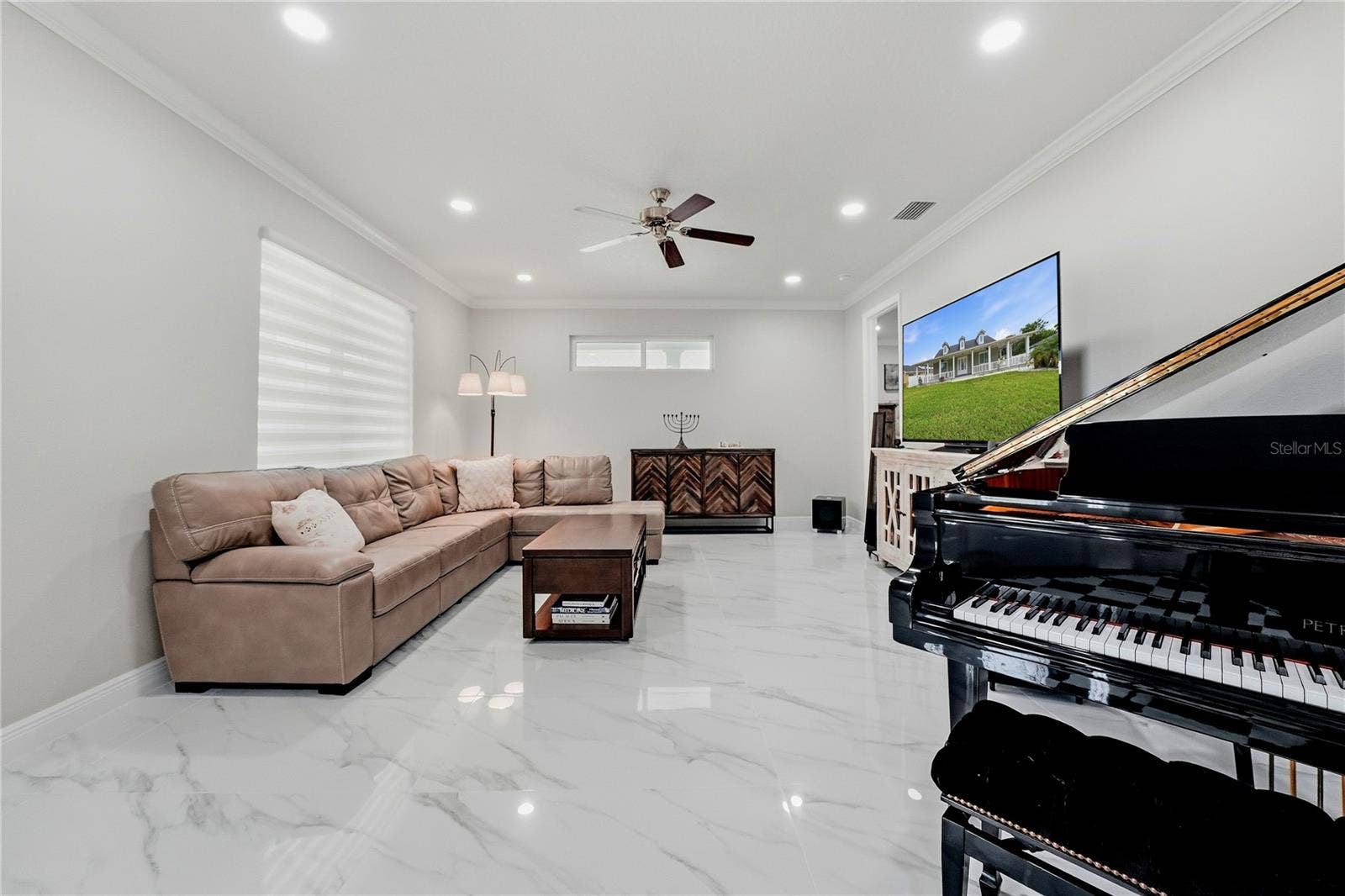 608 4TH STREET SW, Largo, FL 33770 Living room view