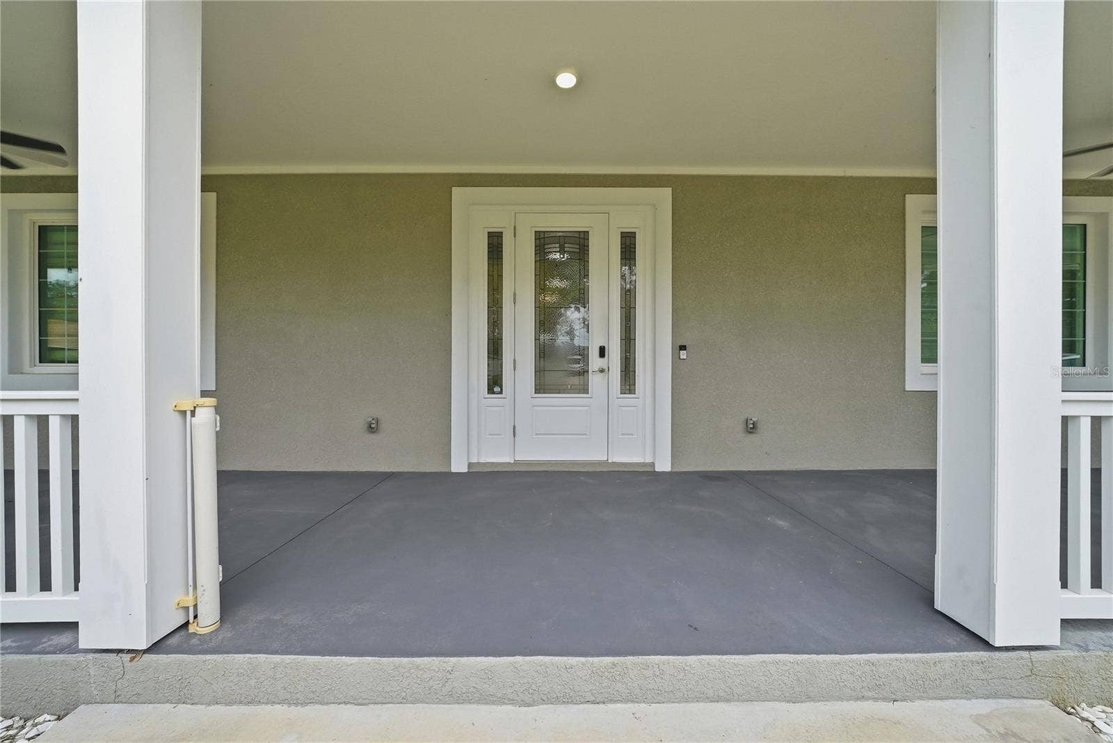 608 4TH STREET SW, Largo, FL 33770 Covered porch / entry to enjoy your morning cup of coffee