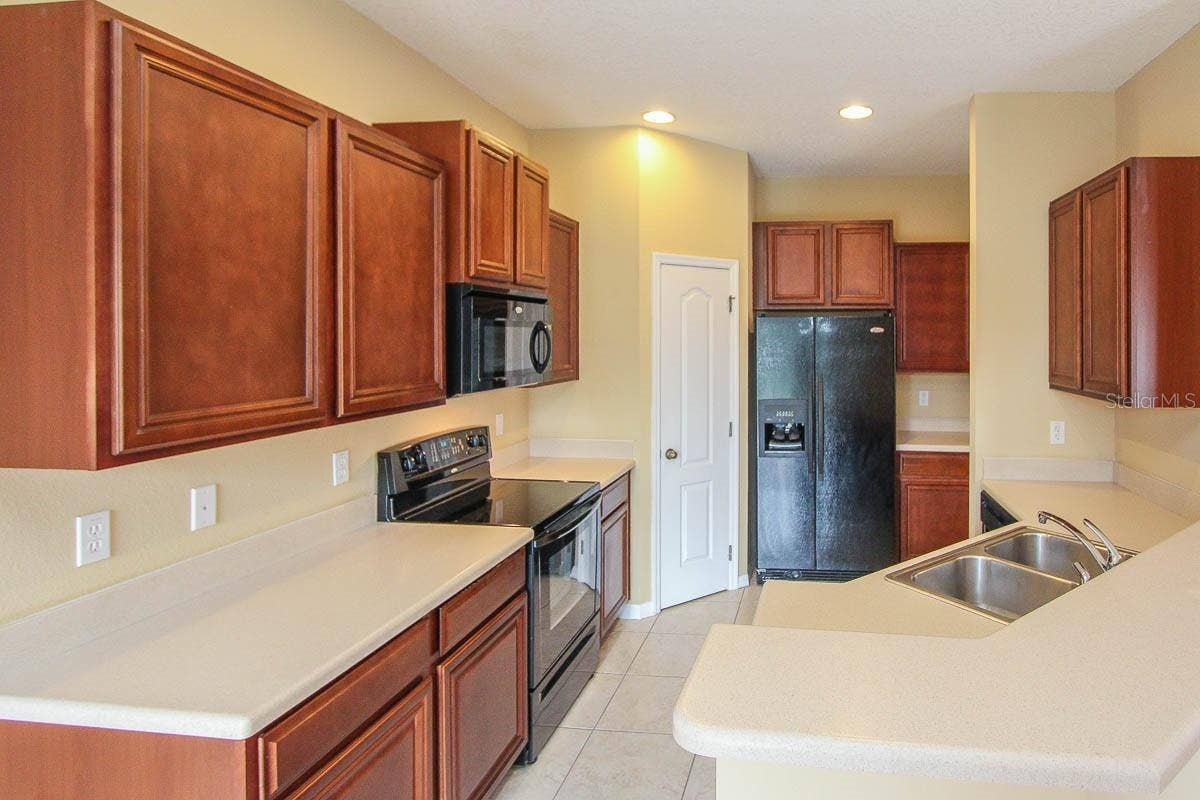 16515 KINGLETRIDGE AVENUE, Lithia, FL 33547 16515 KINGLETRIDGE AVENUE, Lithia, FL 33547