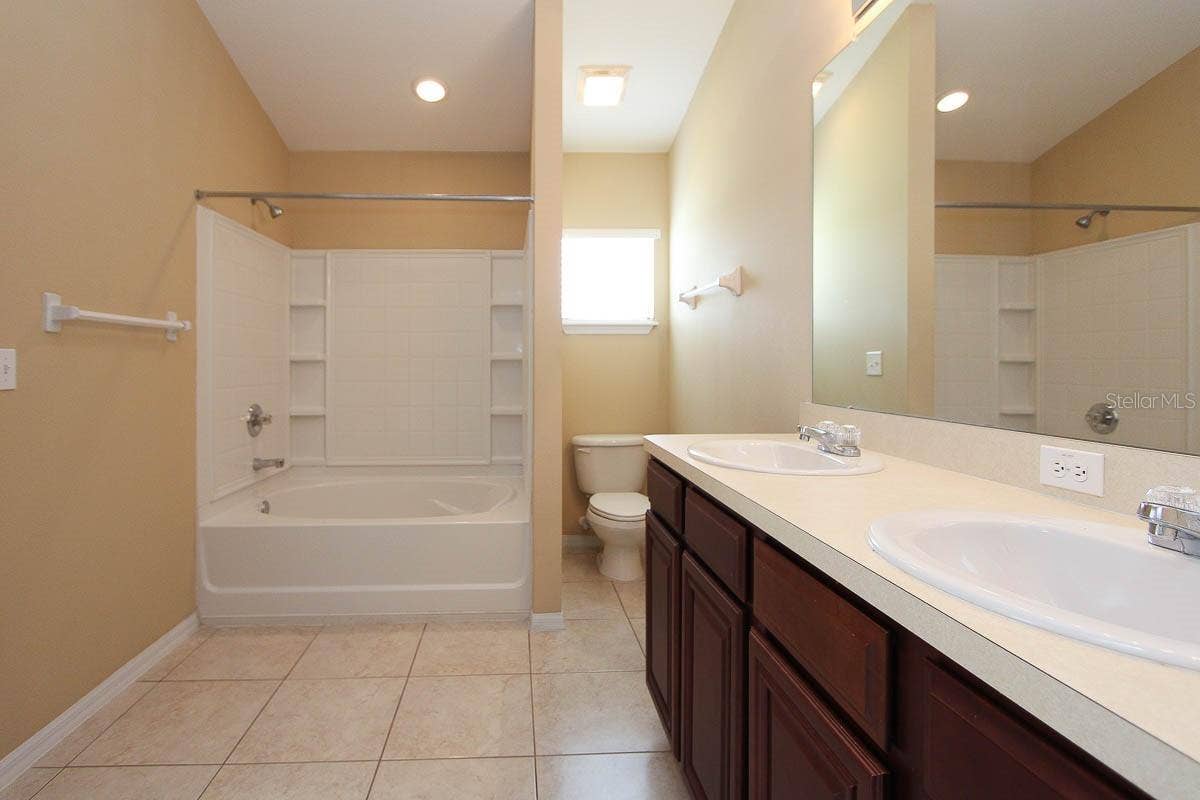 16515 KINGLETRIDGE AVENUE, Lithia, FL 33547 16515 KINGLETRIDGE AVENUE, Lithia, FL 33547