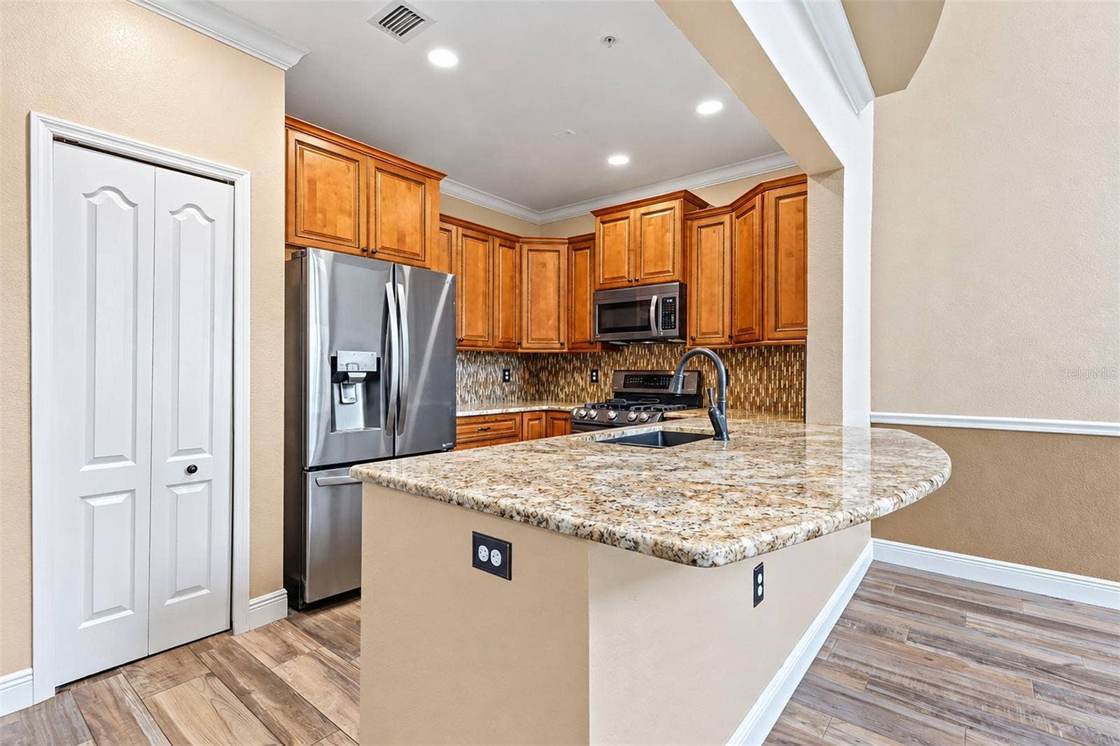 2733 VIA CIPRIANI, #815A, Clearwater, FL 33764