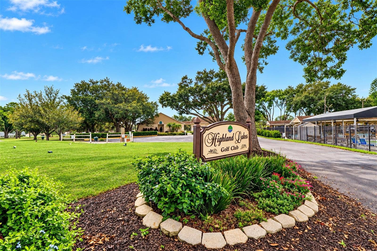 The golf course monument with the club facilities in the background