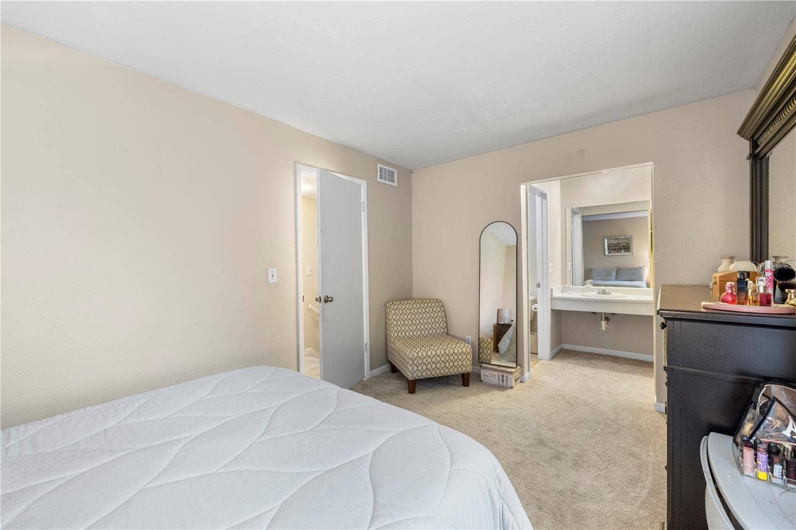 1799 N HIGHLAND AVENUE, #44, Clearwater, FL 33755 1799 N HIGHLAND AVENUE, #44, Clearwater, FL 33755