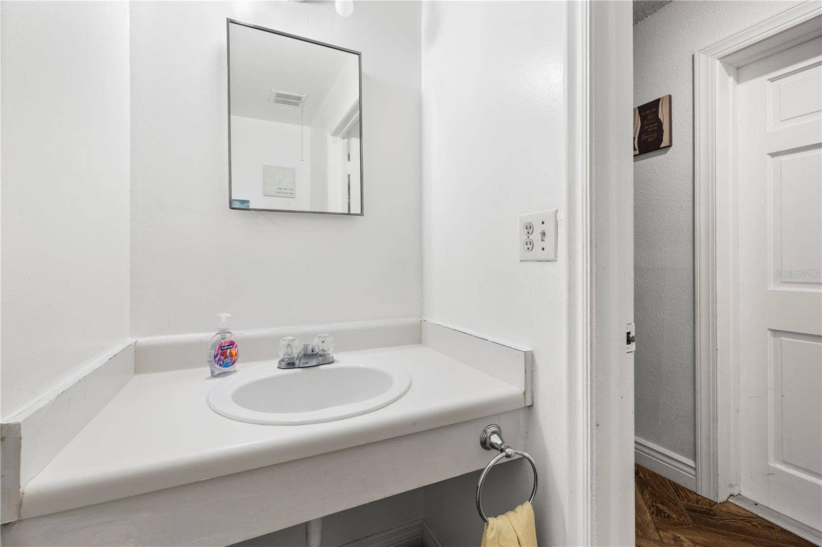 1799 N HIGHLAND AVENUE, #44, Clearwater, FL 33755 1799 N HIGHLAND AVENUE, #44, Clearwater, FL 33755