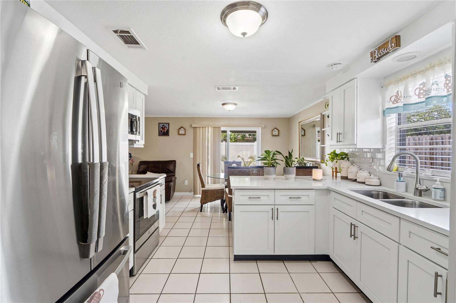 3105 SANDSPUR DRIVE, Tampa, FL 33618 Kitchen