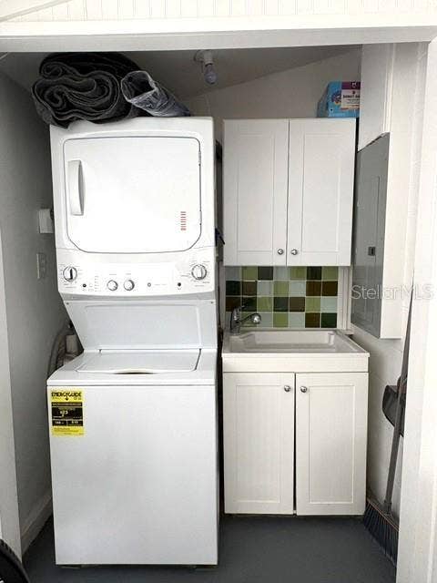 2202 CLUBHOUSE DRIVE, #173, Sun City Center, FL 33573 Pretty laundry area with utility sink and storage, tucked neatly in the enclosed lanai.