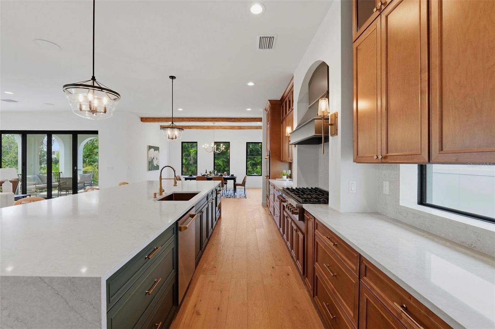 502 E DAVIS BOULEVARD, Tampa, FL 33606