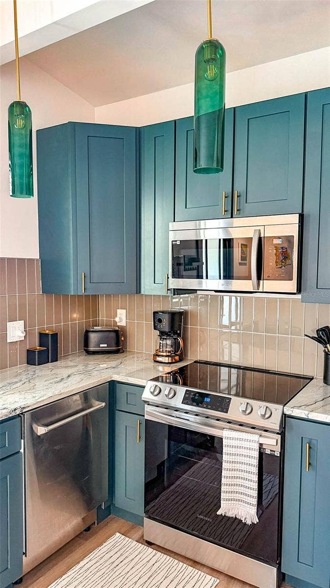 407 E PALM AVENUE, #102, Tampa, FL 33602 407 E PALM AVENUE, #102, Tampa, FL 33602