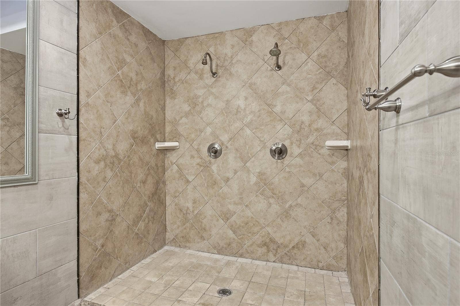 6225 BAYSIDE DRIVE, New Port Richey, FL 34652 6225 BAYSIDE DRIVE, New Port Richey, FL 34652