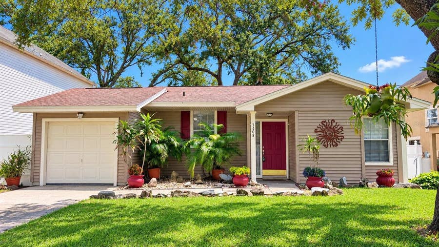 Property photo for 7608 GLADES CT, Tampa, FL