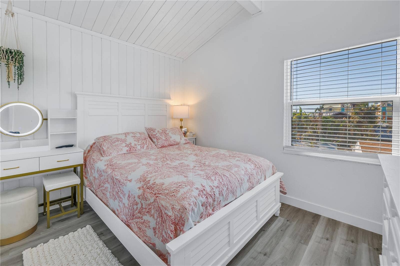 12016 LAGOON LN, Treasure Island, FL 33706