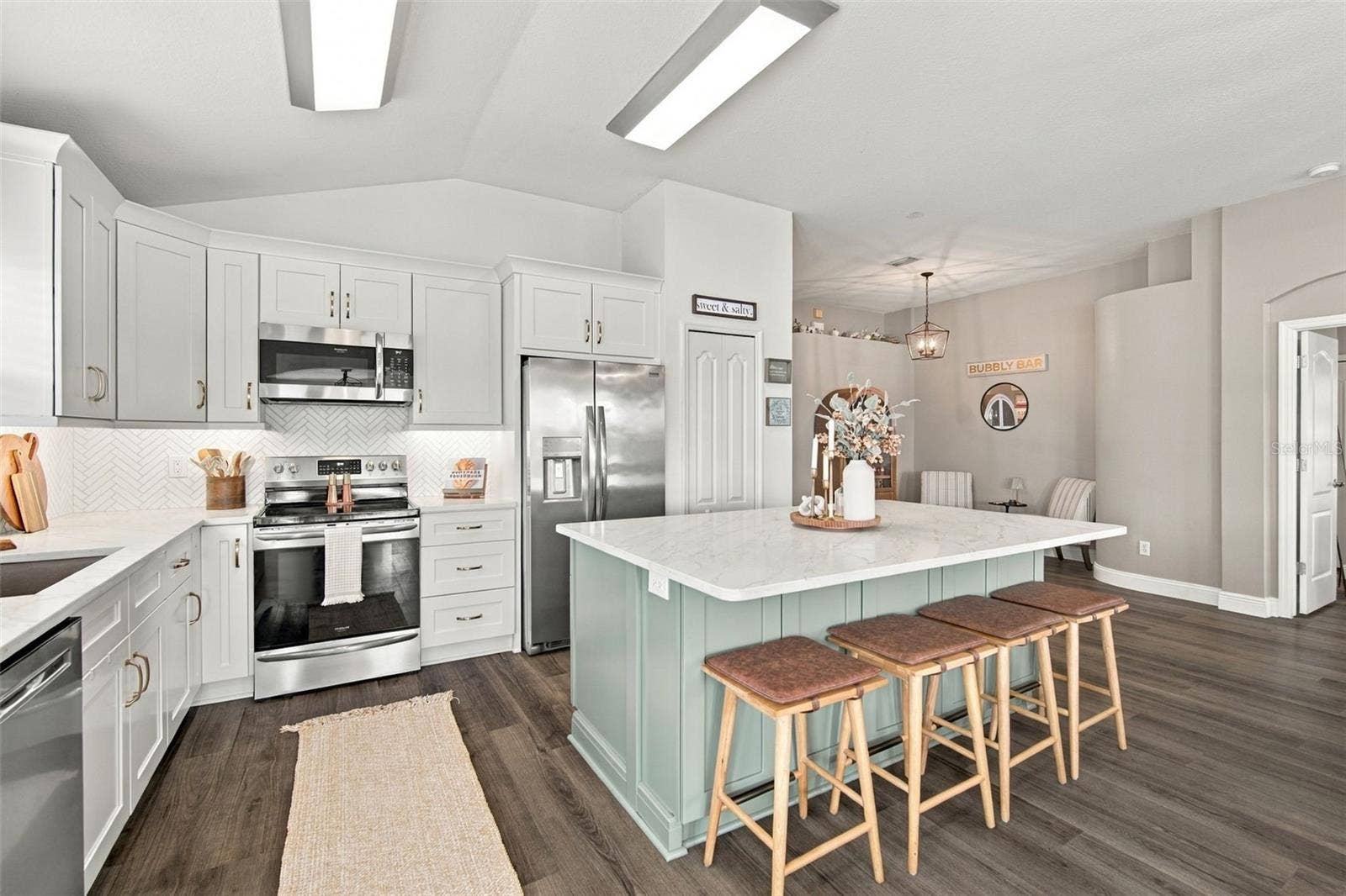 8335 CANTERBURY LAKE BOULEVARD, Tampa, FL 33619
