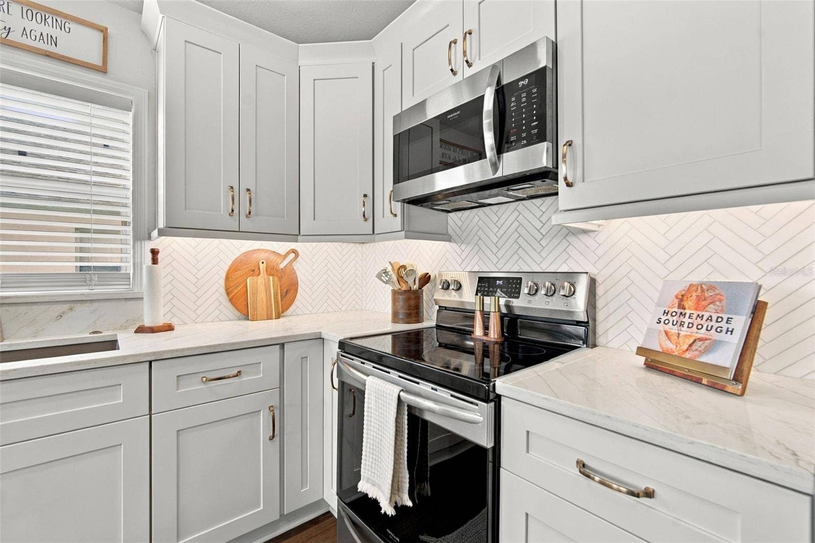 8335 CANTERBURY LAKE BOULEVARD, Tampa, FL 33619