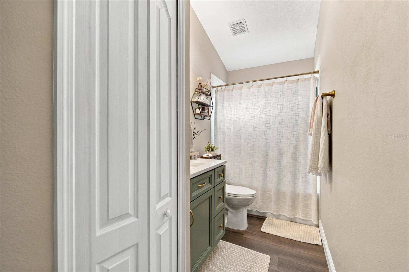 8335 CANTERBURY LAKE BOULEVARD, Tampa, FL 33619