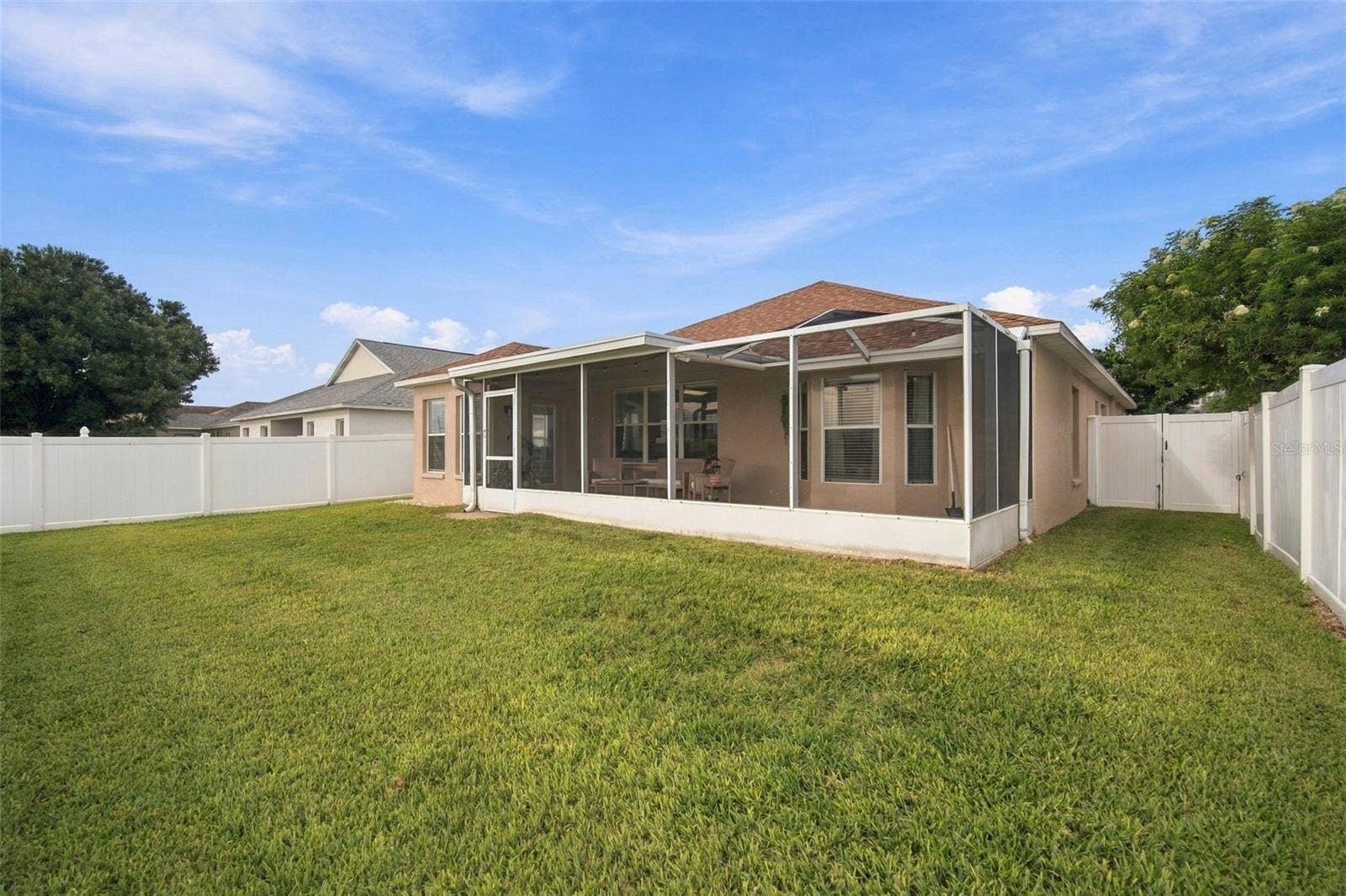 8335 CANTERBURY LAKE BOULEVARD, Tampa, FL 33619