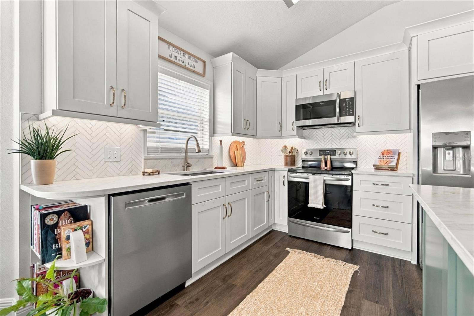 8335 CANTERBURY LAKE BOULEVARD, Tampa, FL 33619
