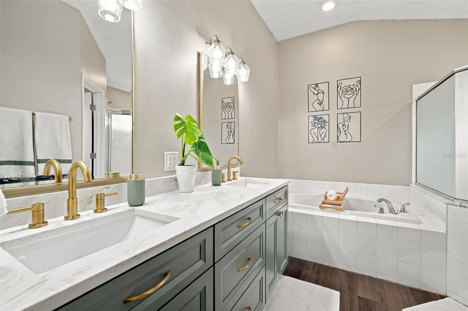 8335 CANTERBURY LAKE BOULEVARD, Tampa, FL 33619