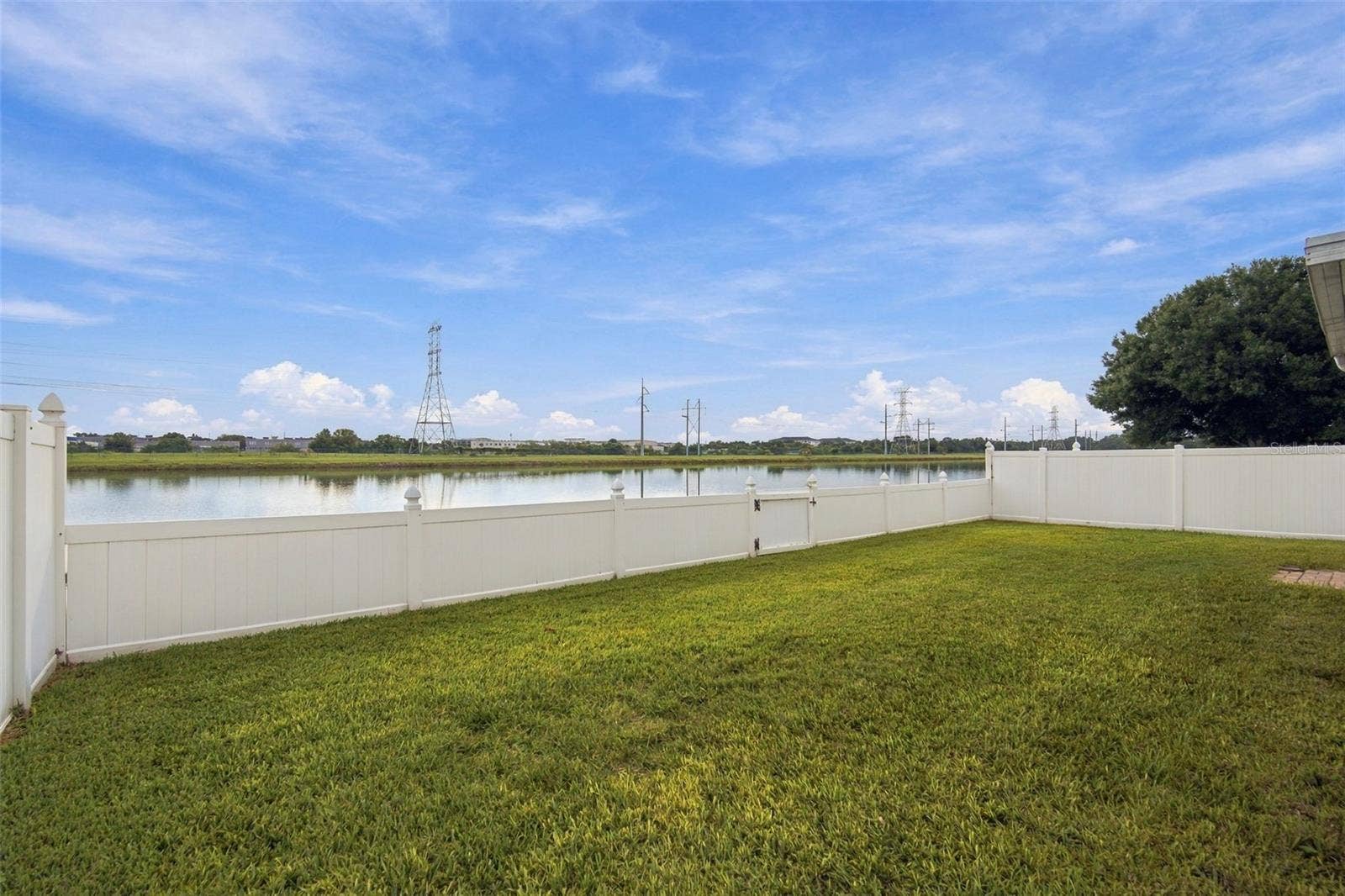 8335 CANTERBURY LAKE BOULEVARD, Tampa, FL 33619