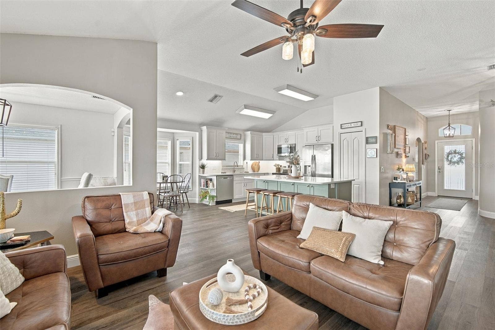 8335 CANTERBURY LAKE BOULEVARD, Tampa, FL 33619