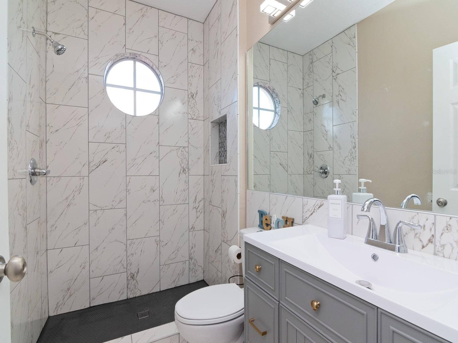 5011 SANDY BROOK CIRCLE, Wimauma, FL 33598 5011 SANDY BROOK CIRCLE, Wimauma, FL 33598