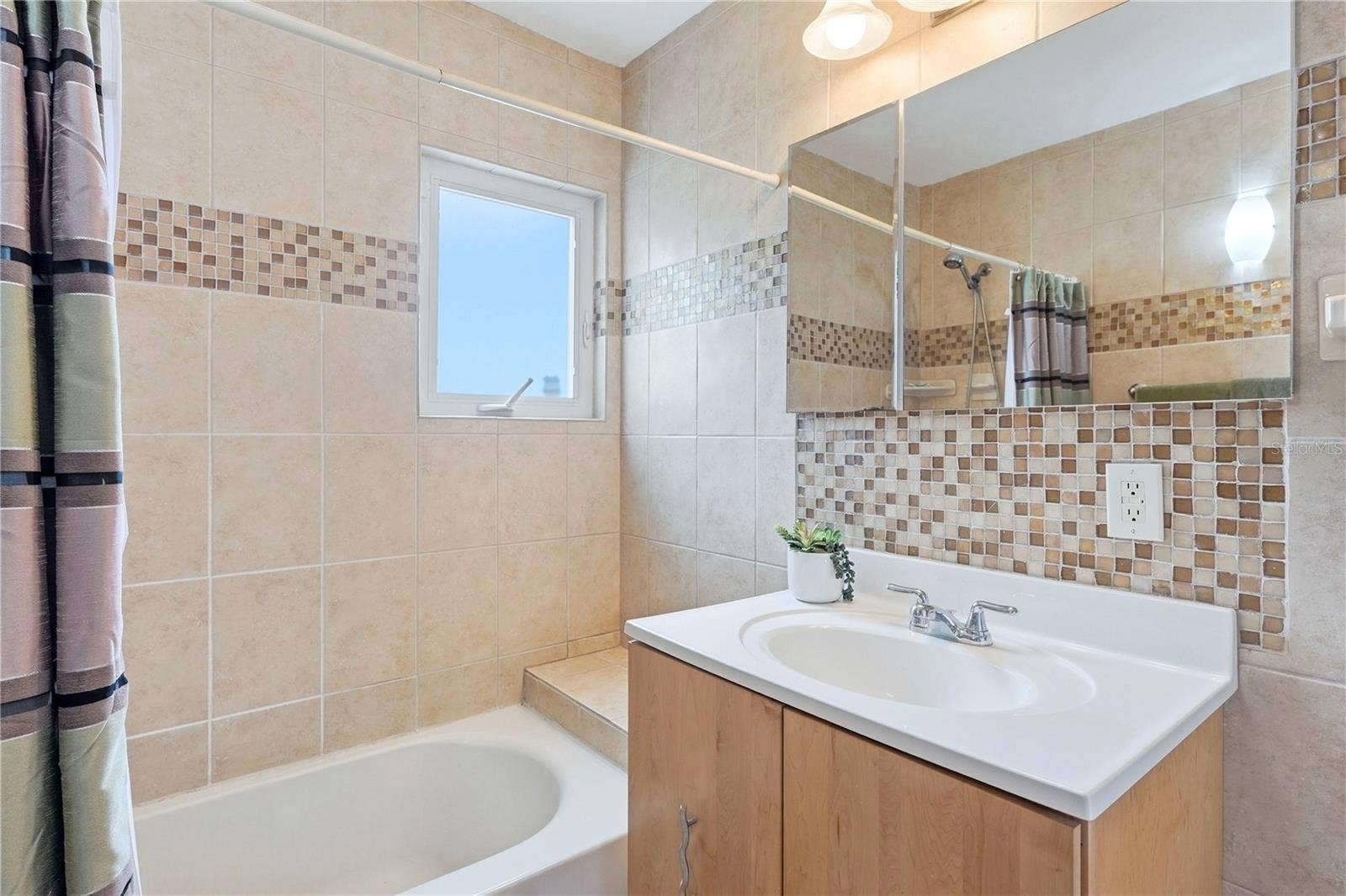 4567 25TH AVENUE N, St Petersburg, FL 33713