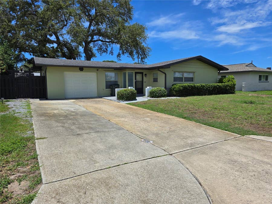Property photo for 13754 TRINIDAD DRIVE, Seminole, FL