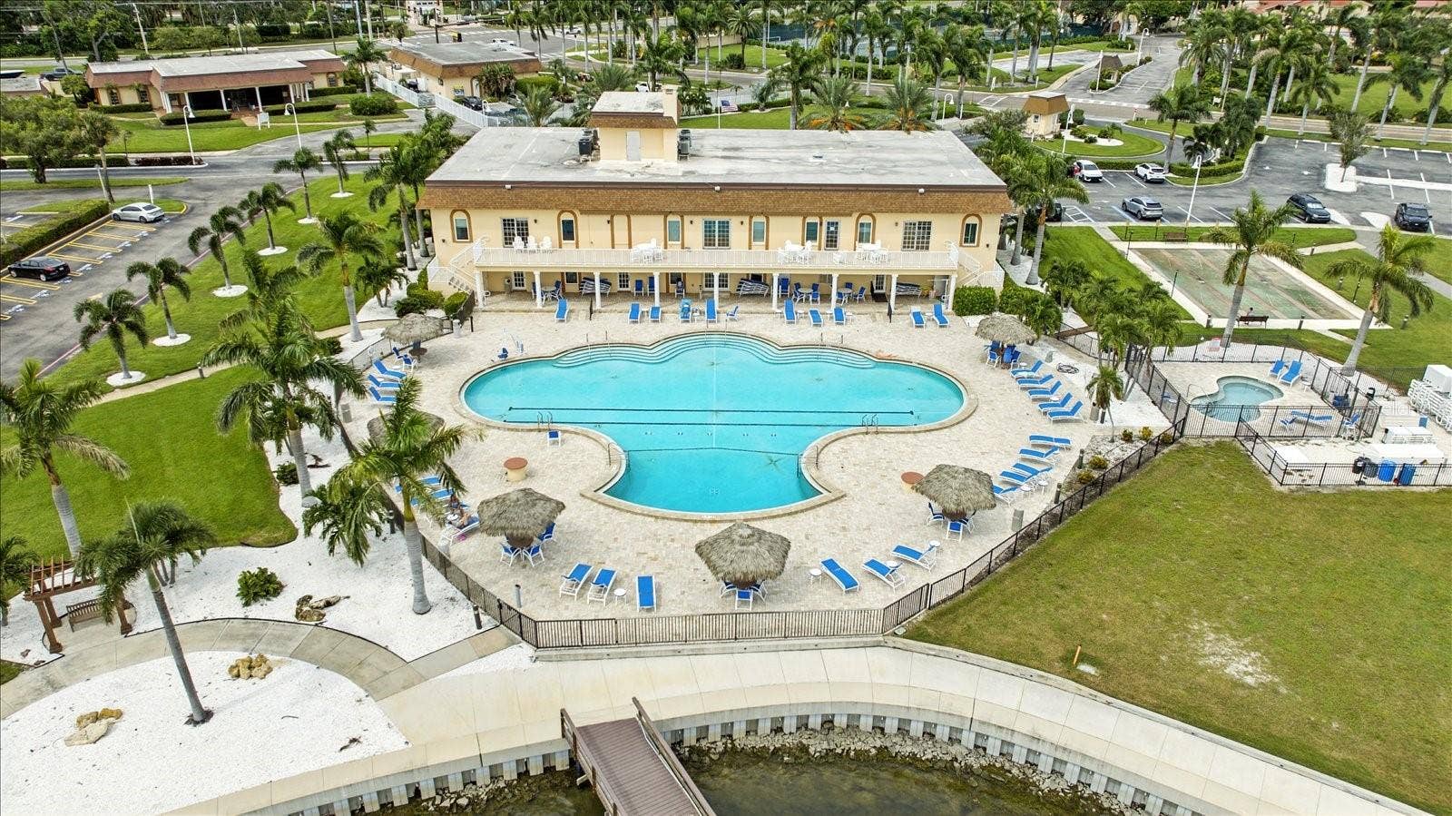 5020 BRITTANY DRIVE S, #322, St Petersburg, FL 33715 5020 BRITTANY DRIVE S, #322, St Petersburg, FL 33715