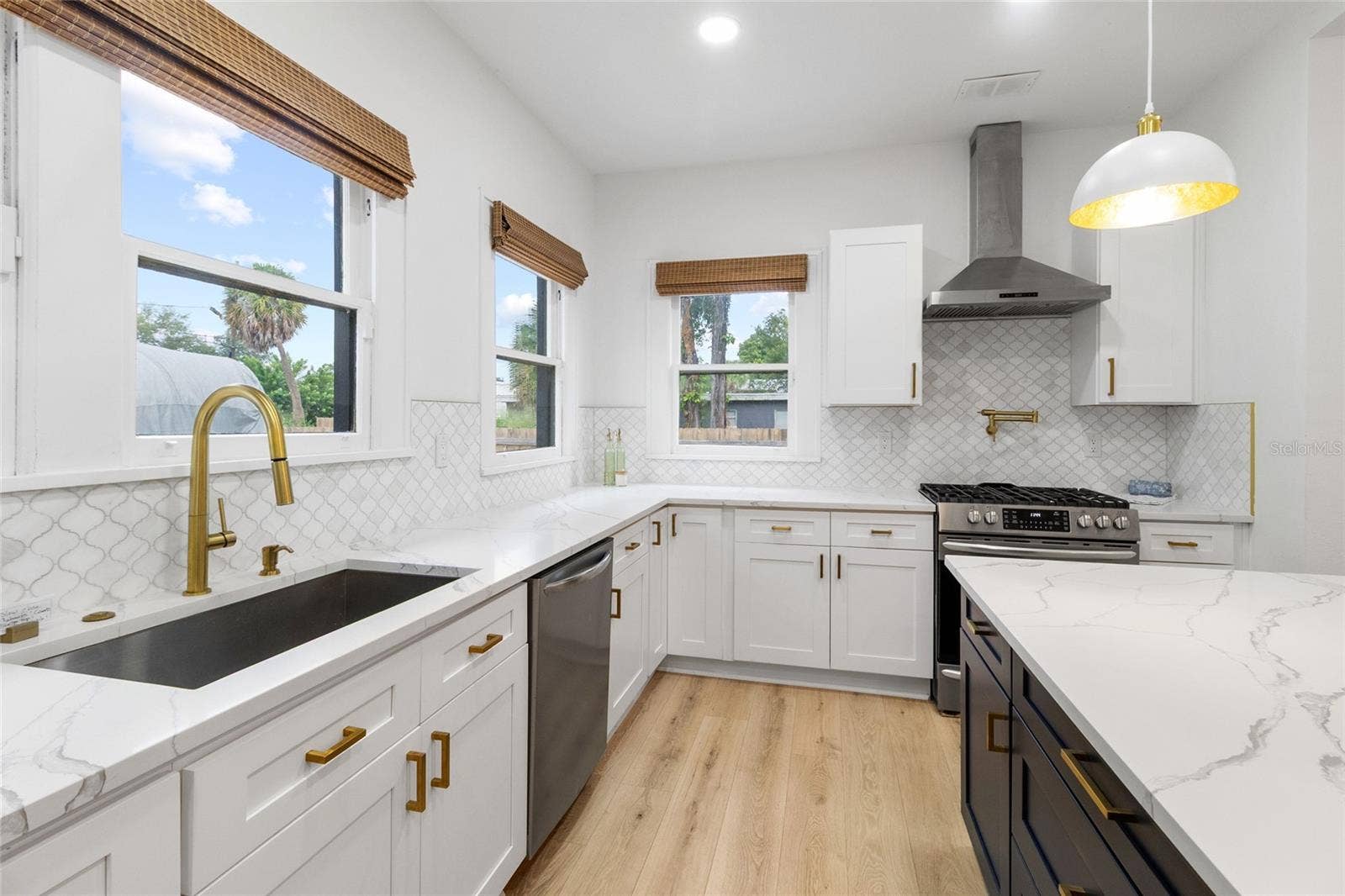 2243 HIGHLAND STREET S, St Petersburg, FL 33705 Gas stove with pot filler!