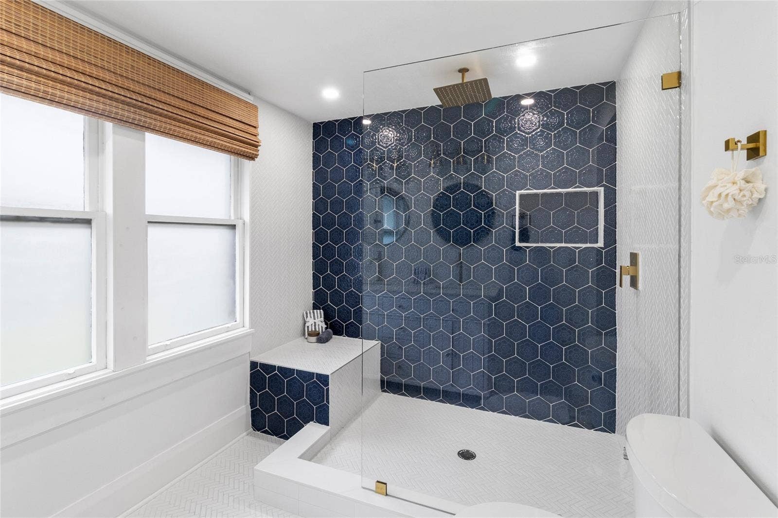 2243 HIGHLAND STREET S, St Petersburg, FL 33705 Tres chic primary bath!