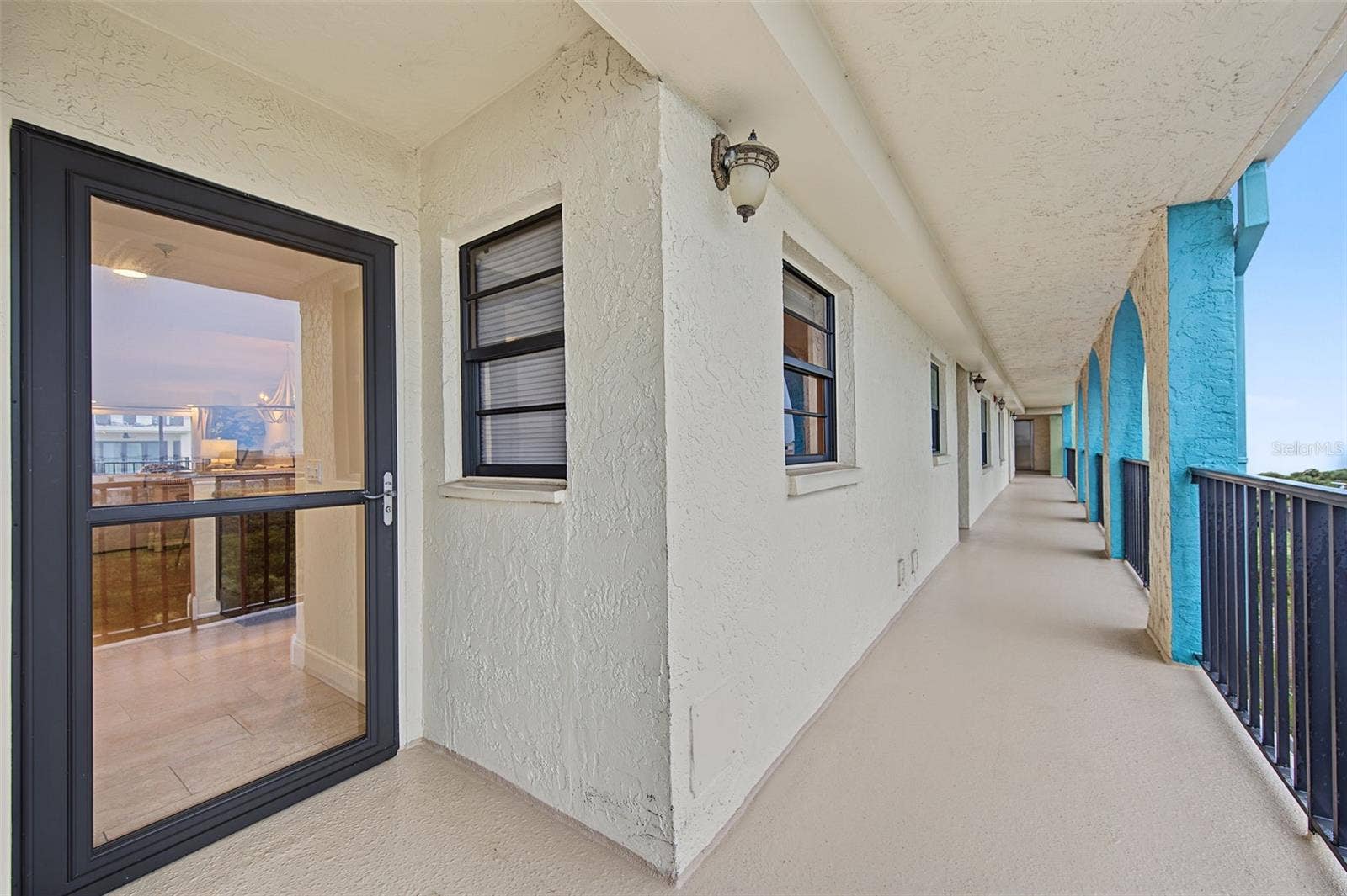 19531 GULF BOULEVARD, #604, Indian Shores, FL 33785 Unit entry looking West