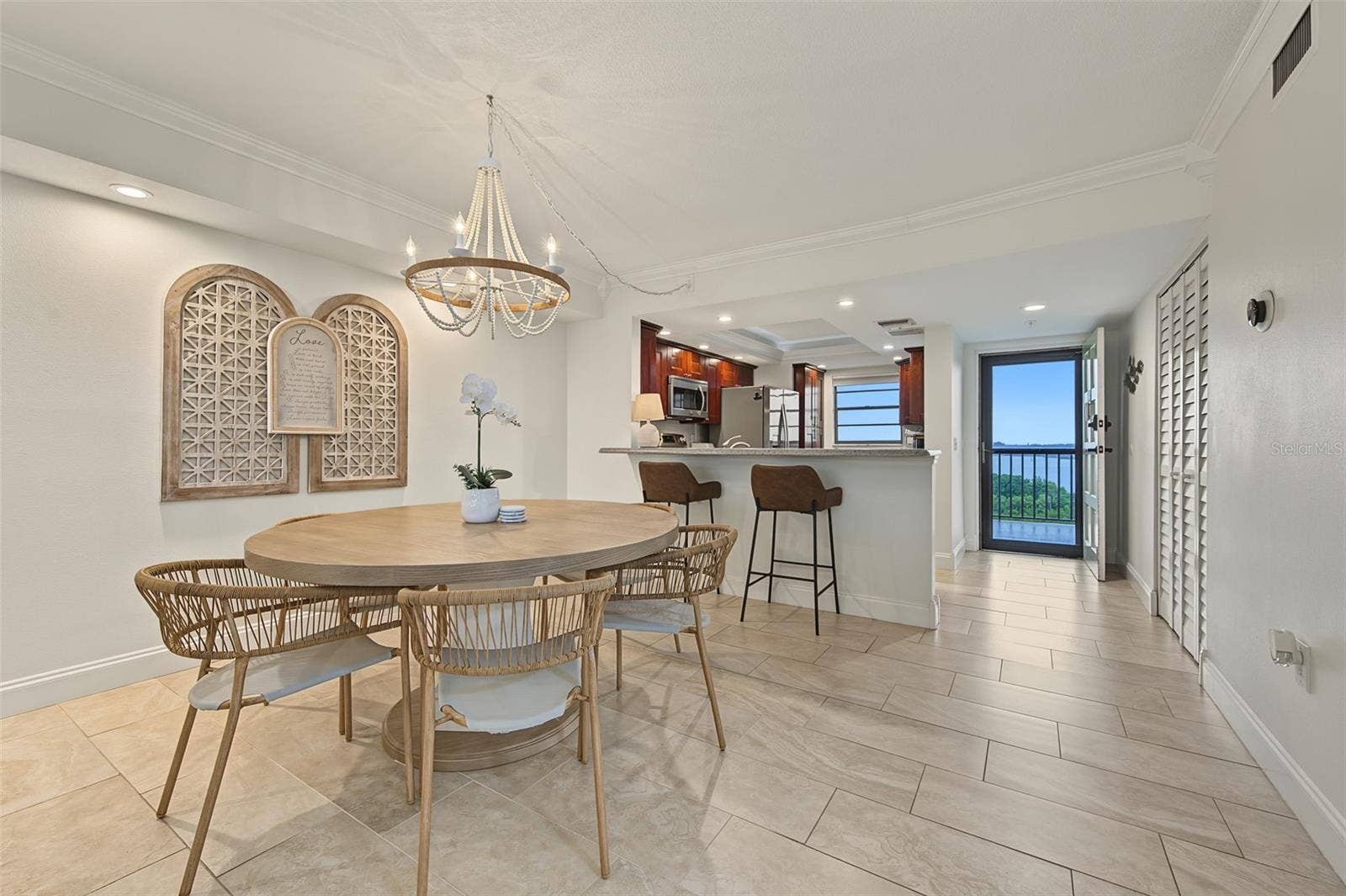 19531 GULF BOULEVARD, #604, Indian Shores, FL 33785 Dining area off the Kitchen & Entry