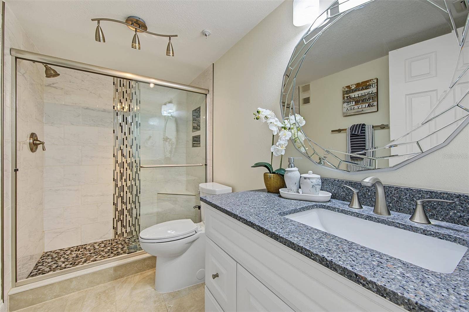 19531 GULF BOULEVARD, #604, Indian Shores, FL 33785 Second Full Bathroom